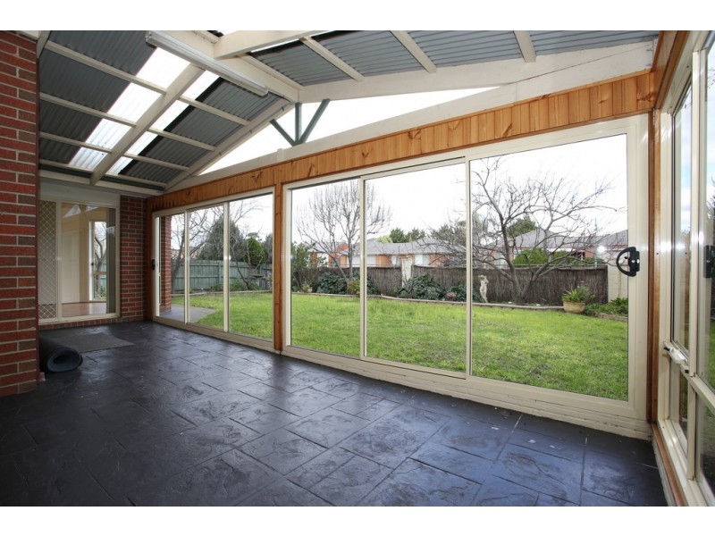 16 Rich Walk, Narre Warren South VIC 3805