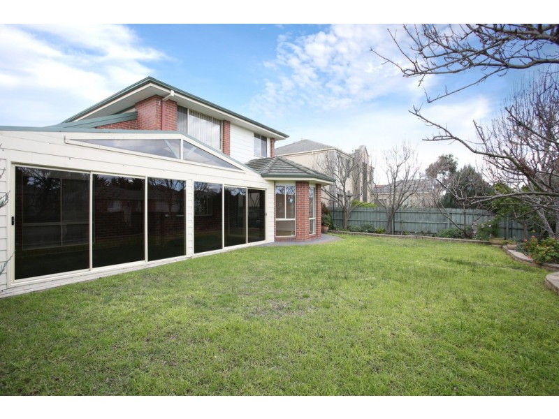16 Rich Walk, Narre Warren South VIC 3805