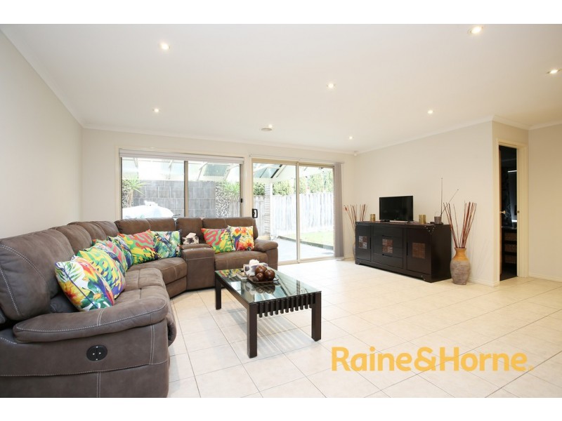 82 Robinswood Parade, Narre Warren South VIC 3805