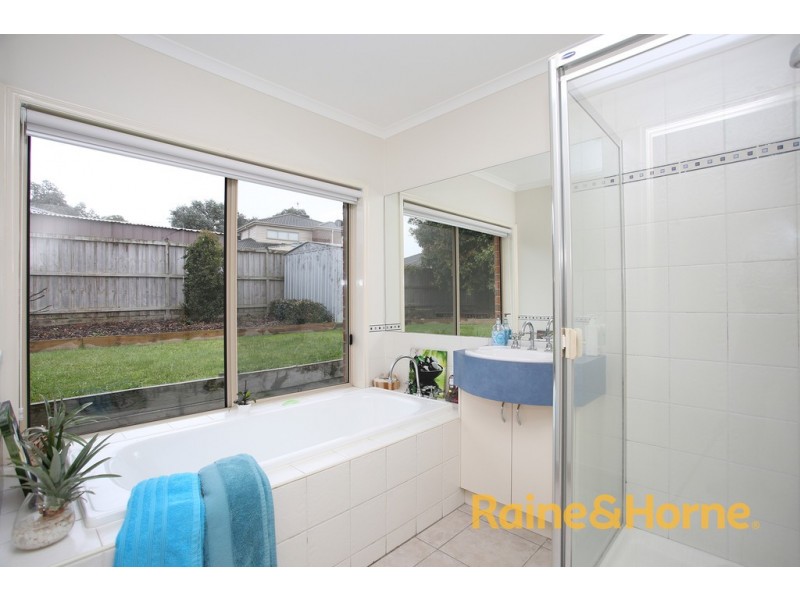 82 Robinswood Parade, Narre Warren South VIC 3805