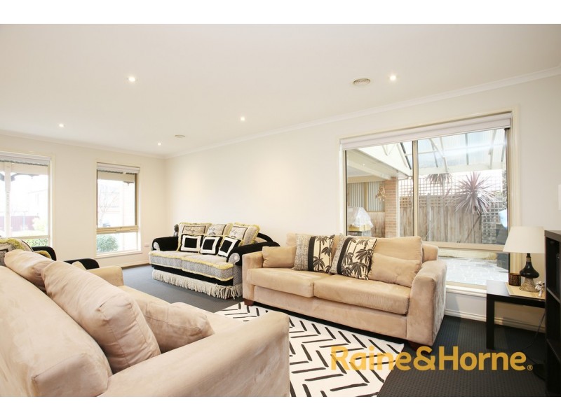 82 Robinswood Parade, Narre Warren South VIC 3805