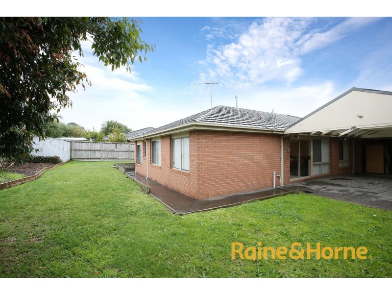 82 Robinswood Parade, Narre Warren South VIC 3805