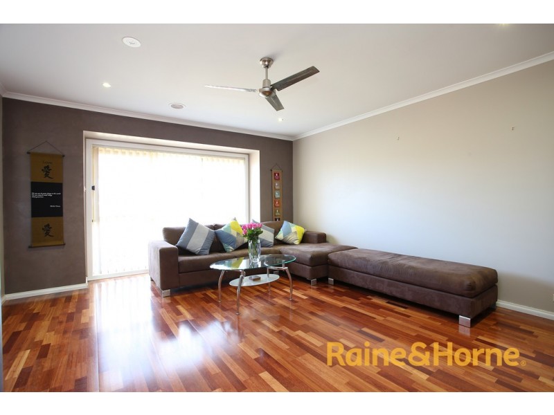 16 Margie Square, Narre Warren South VIC 3805