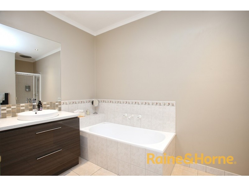 16 Margie Square, Narre Warren South VIC 3805