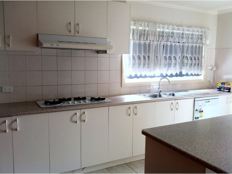 8 Mitchell Court, Berwick VIC 3806