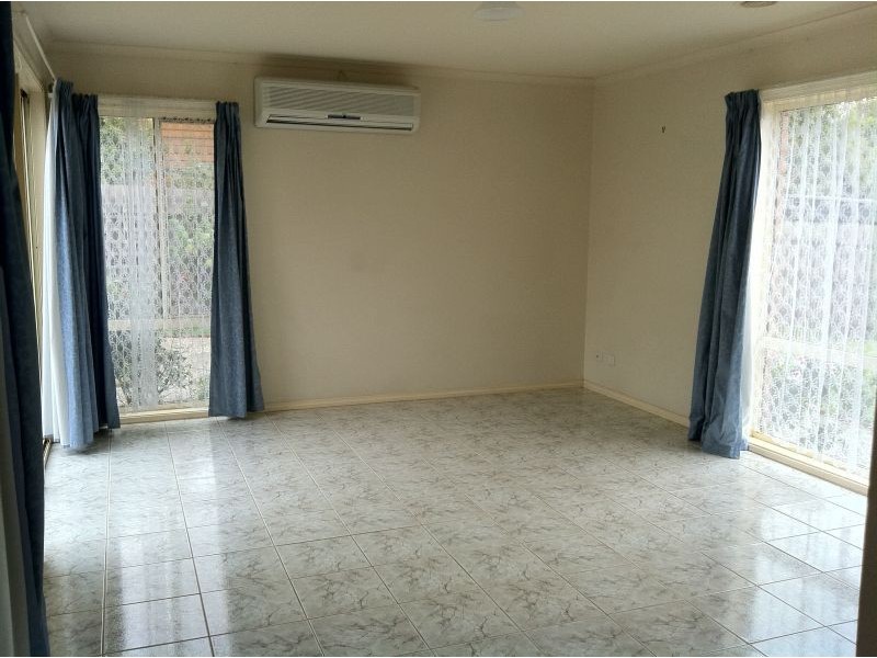 8 Mitchell Court, Berwick VIC 3806