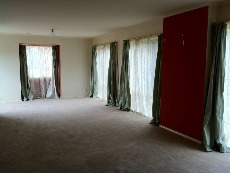 8 Mitchell Court, Berwick VIC 3806