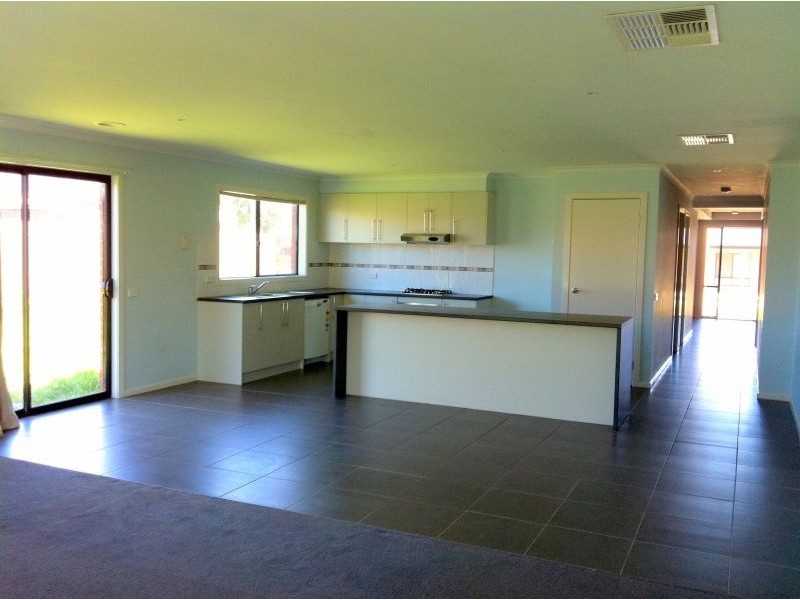 37 Vega Terrace, Cranbourne VIC 3977