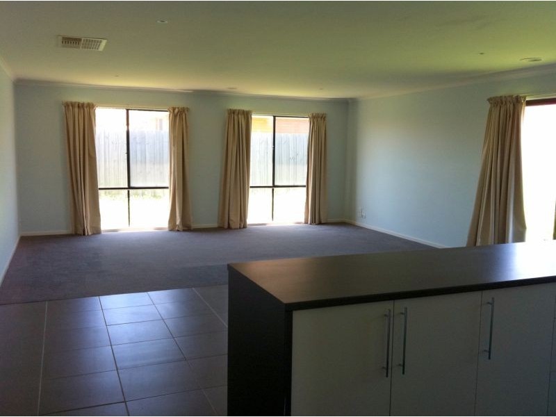 37 Vega Terrace, Cranbourne VIC 3977