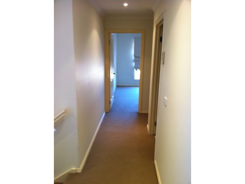 Unit 8/1  Hickory Drive, Narre Warren South VIC 3805