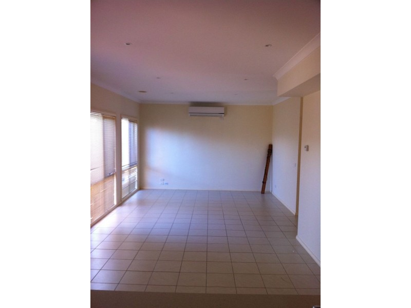 Unit 8/1  Hickory Drive, Narre Warren South VIC 3805