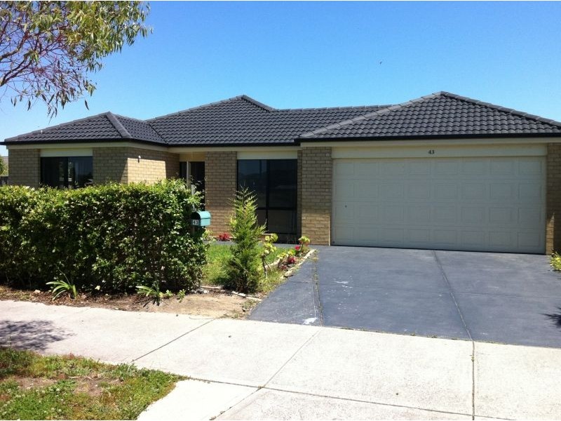 43 Yorkshire Drive, Cranbourne North VIC 3977