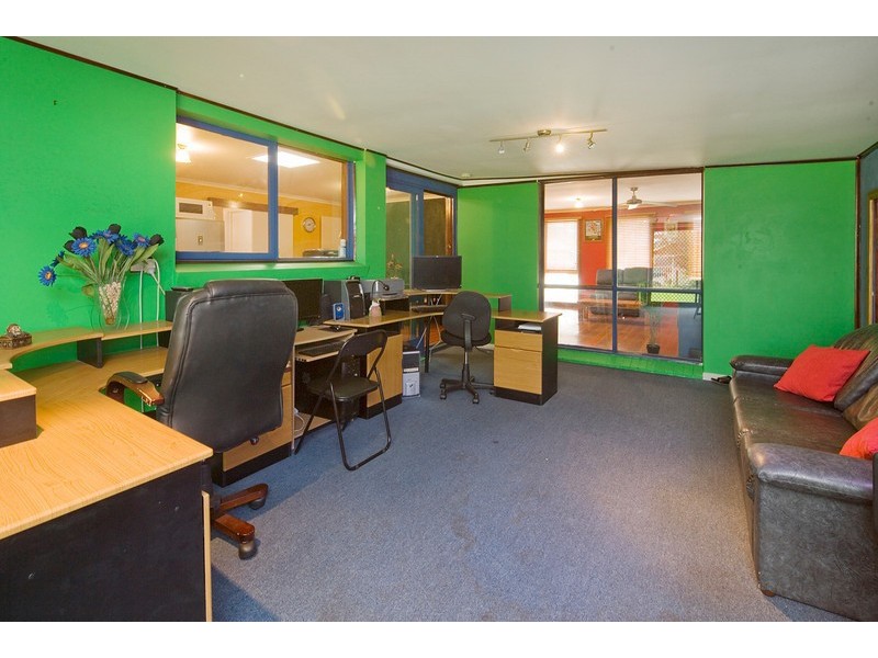 106 Endeavour Drive, Cranbourne North VIC 3977