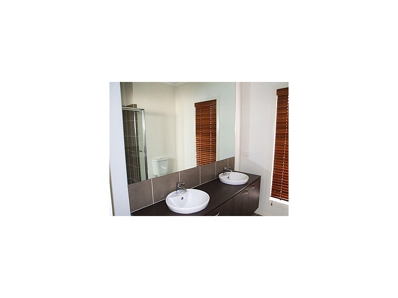 17 White Gum Way, Cranbourne North VIC 3977