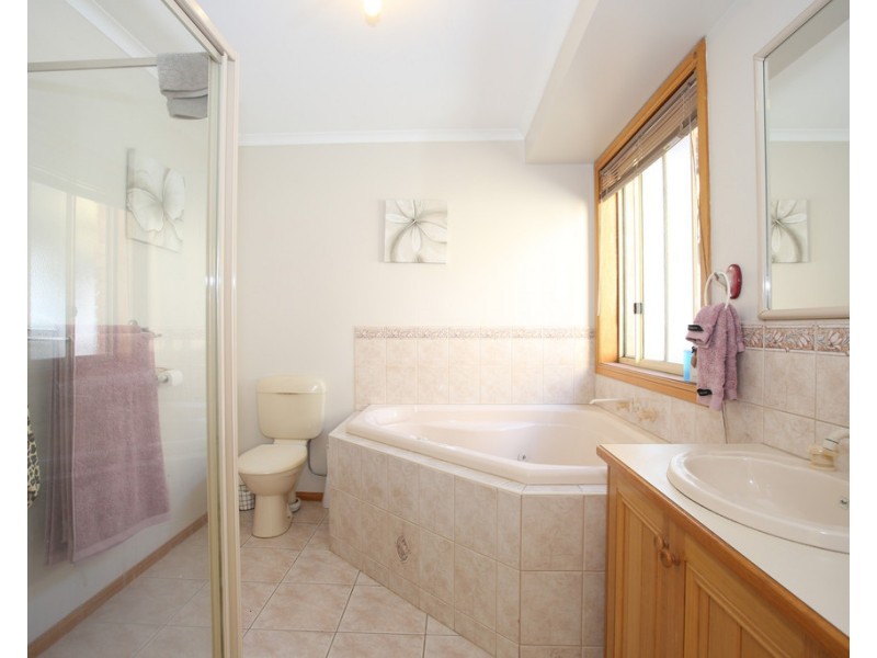 16 Hillston Court, Narre Warren South VIC 3805