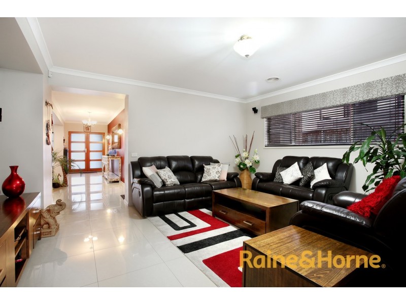 15 Ascent Drive, Cranbourne North VIC 3977