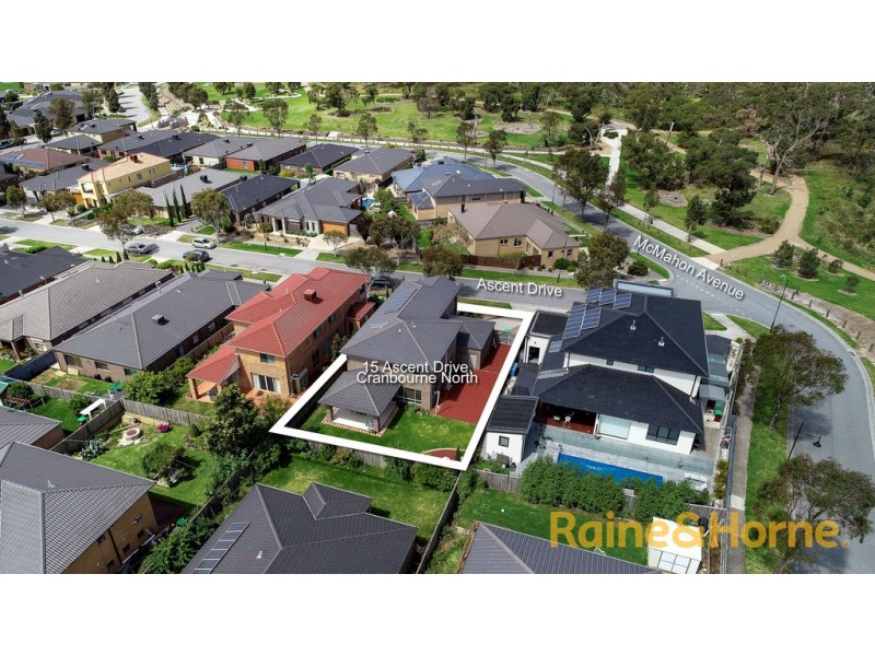15 Ascent Drive, Cranbourne North VIC 3977