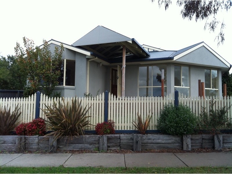 61 Baringa Park Drive, Narre Warren South VIC 3805