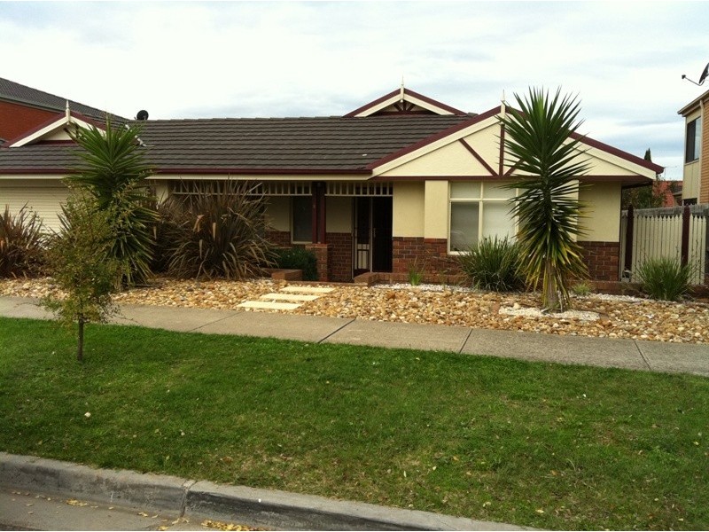 8 Broadland Way, Narre Warren South VIC 3805