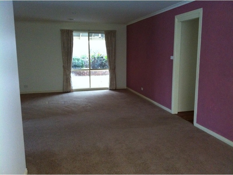 8 Broadland Way, Narre Warren South VIC 3805