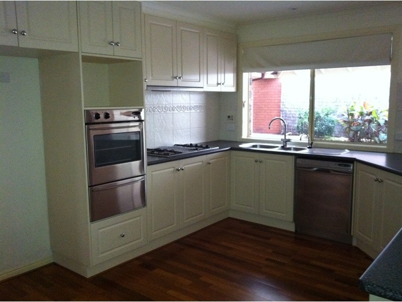 8 Broadland Way, Narre Warren South VIC 3805