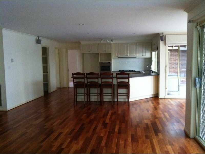 8 Broadland Way, Narre Warren South VIC 3805