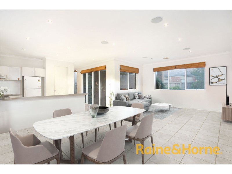 30 Baddeley Circuit, Cranbourne North VIC 3977