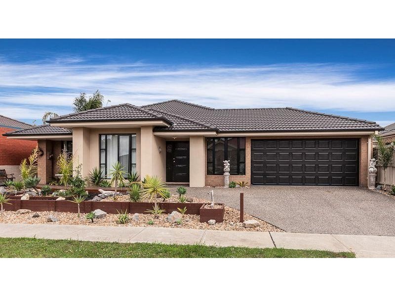 33 Eucumbene Drive, Berwick VIC 3806