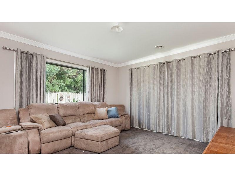 33 Eucumbene Drive, Berwick VIC 3806