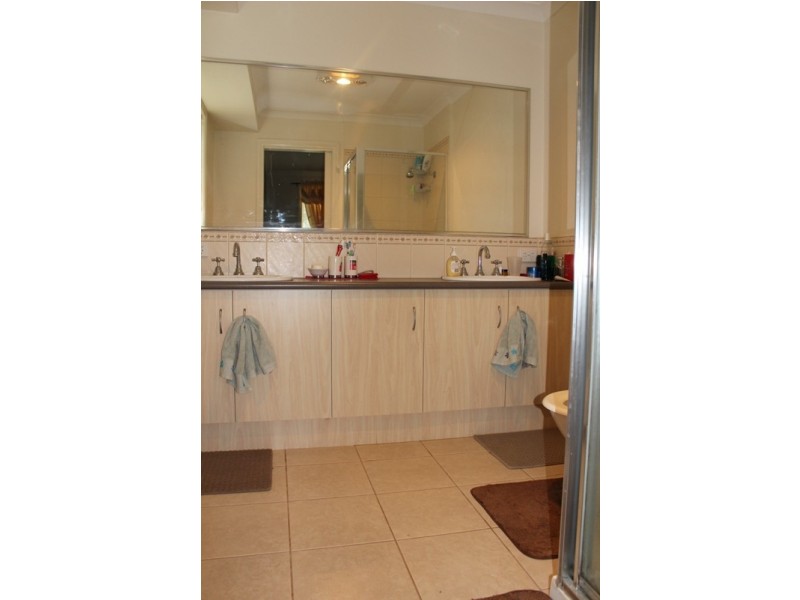 22 St Ives Drive, Narre Warren South VIC 3805