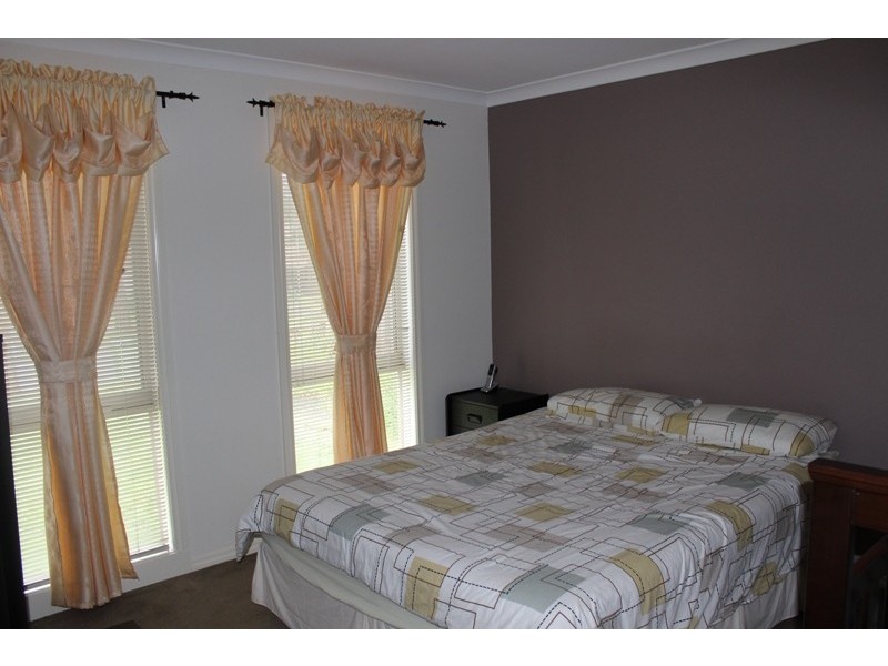 22 St Ives Drive, Narre Warren South VIC 3805