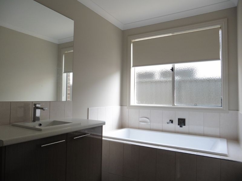 26 Canmore Street, Cranbourne East VIC 3977