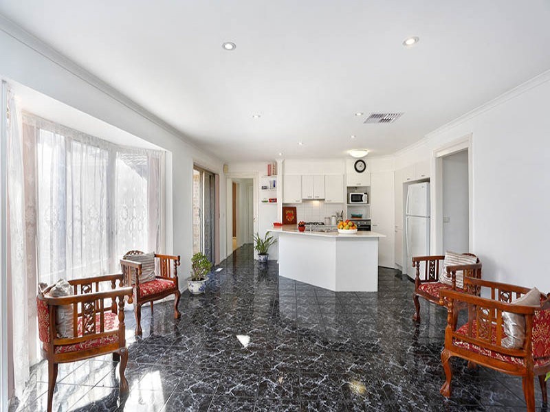 17 Highland Crescent, Narre Warren South VIC 3805