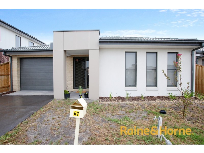 47 Highmount Drive, Hampton Park VIC 3976
