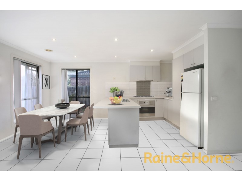 17 Melzak Way, Berwick VIC 3806