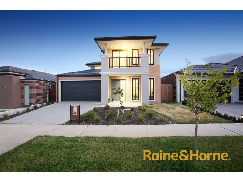 228 Heather Grove, Clyde North VIC 3978