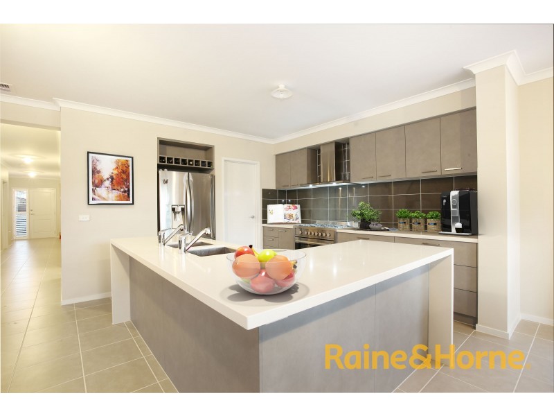 228 Heather Grove, Clyde North VIC 3978