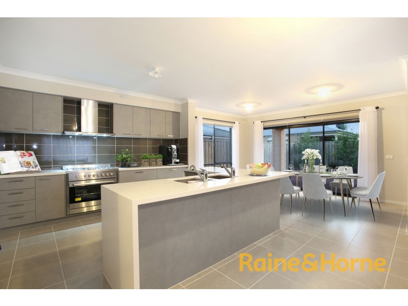 228 Heather Grove, Clyde North VIC 3978