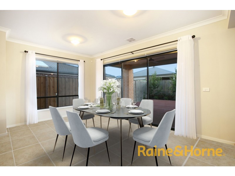 228 Heather Grove, Clyde North VIC 3978