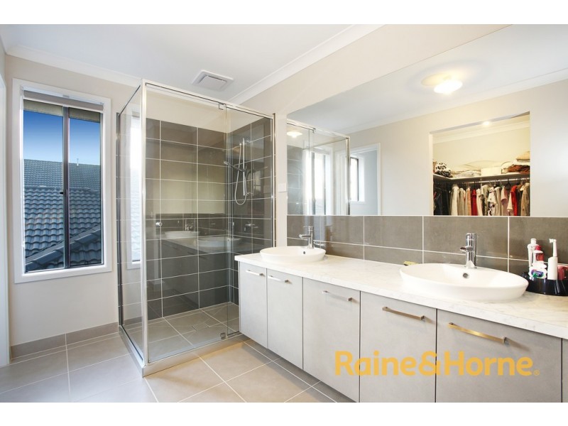 228 Heather Grove, Clyde North VIC 3978