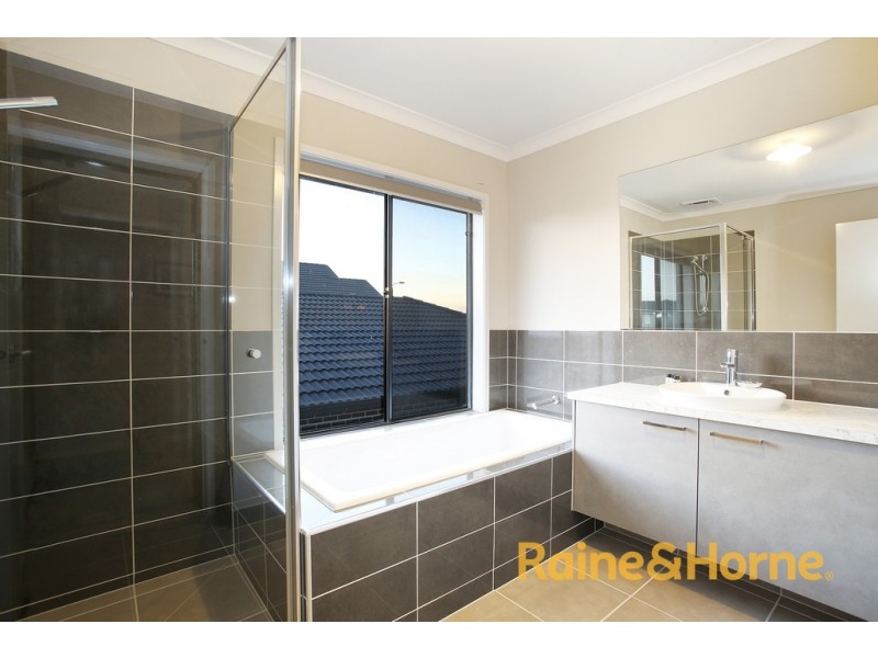 228 Heather Grove, Clyde North VIC 3978