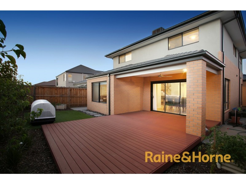 228 Heather Grove, Clyde North VIC 3978