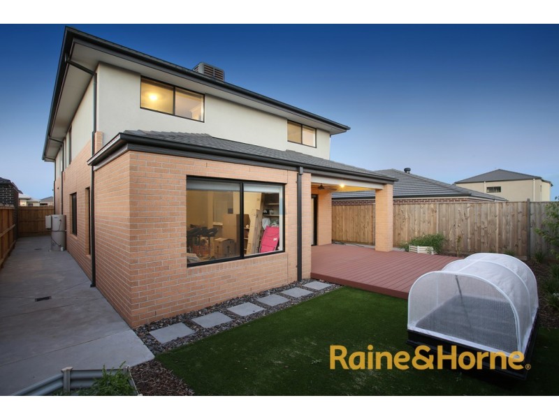 228 Heather Grove, Clyde North VIC 3978