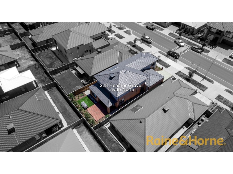 228 Heather Grove, Clyde North VIC 3978