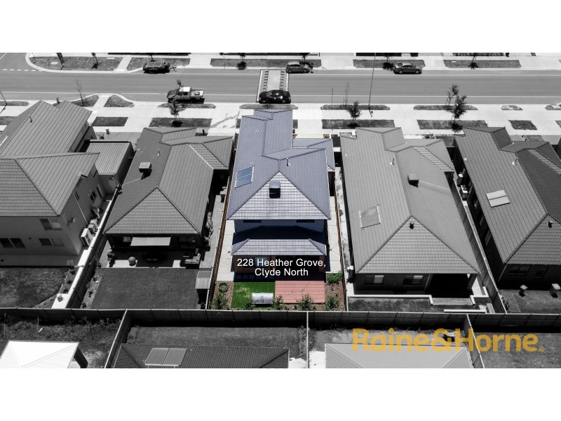 228 Heather Grove, Clyde North VIC 3978