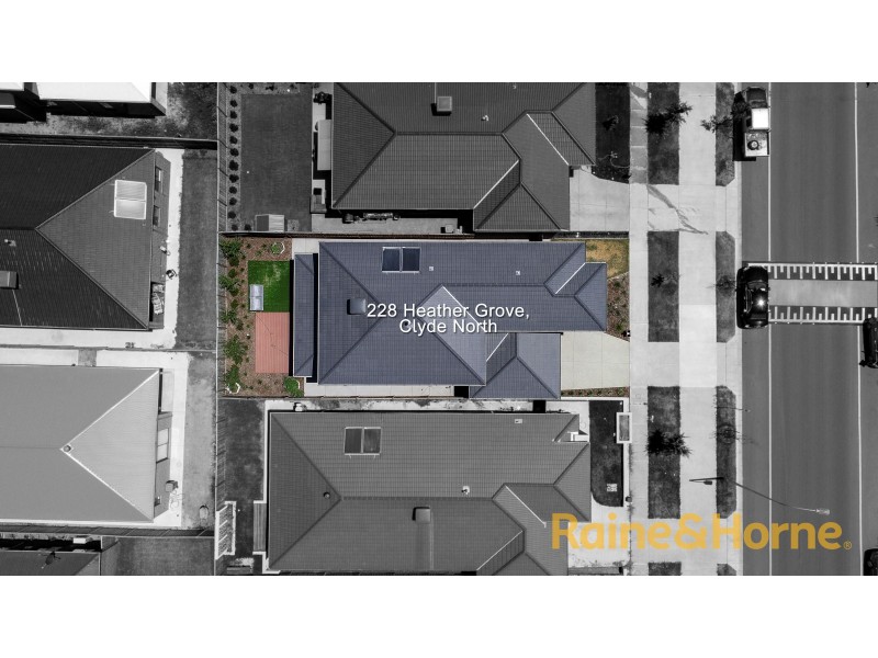 228 Heather Grove, Clyde North VIC 3978