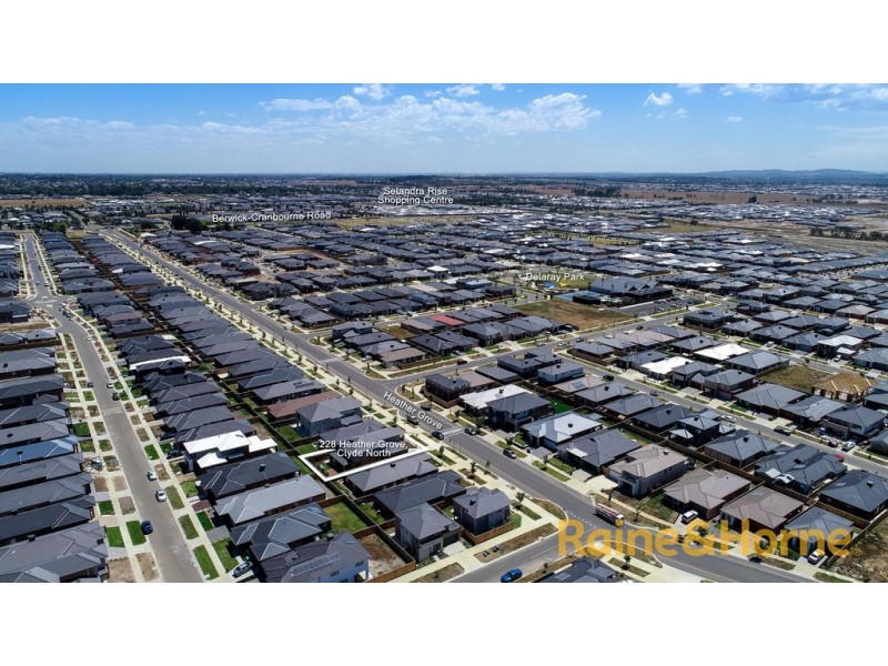 228 Heather Grove, Clyde North VIC 3978