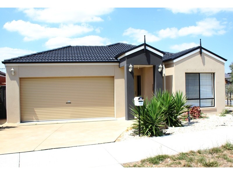 28 Merrowland Avenue, Cranbourne North VIC 3977