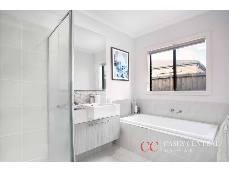 20 Yellowgum Avenue, Lyndhurst VIC 3975