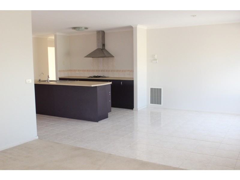 121 Seebeck Drive, Narre Warren South VIC 3805